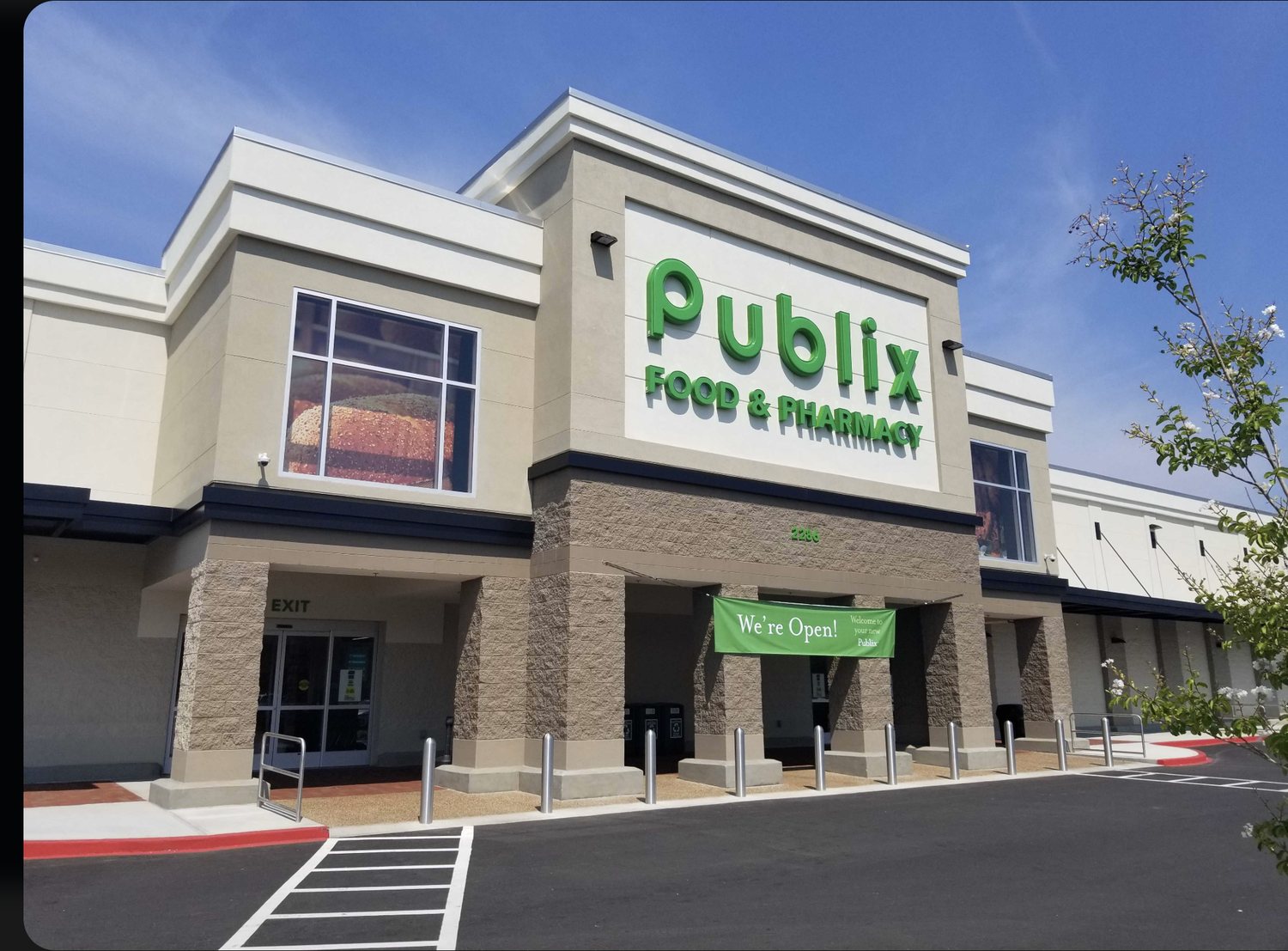 New Publix grocery store canopy and retail facade in Huntsville, Alabama